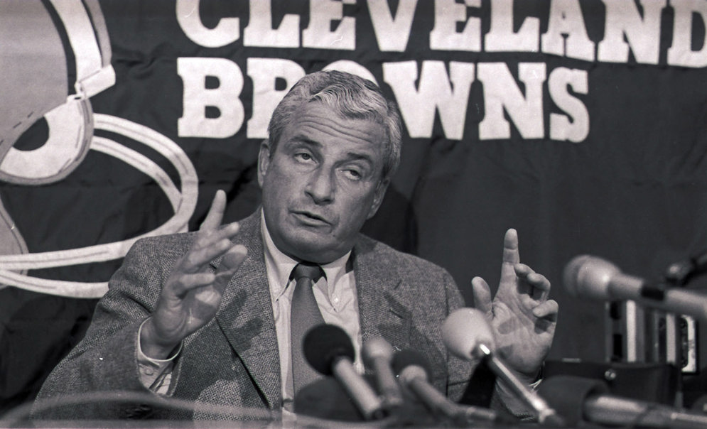 Cleveland Browns owner Art Modell delivers a message during a 1982 news conference.&amp;nbsp;(AP Photo/Mark Duncan)